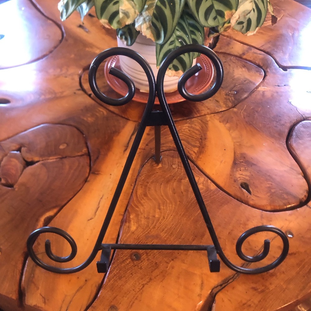 Metal Scrolled Black Picture or Book Easel Display